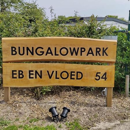 Het Dobbertje, charmant houten huisje Sint Maartensvlotbrug Buitenkant foto