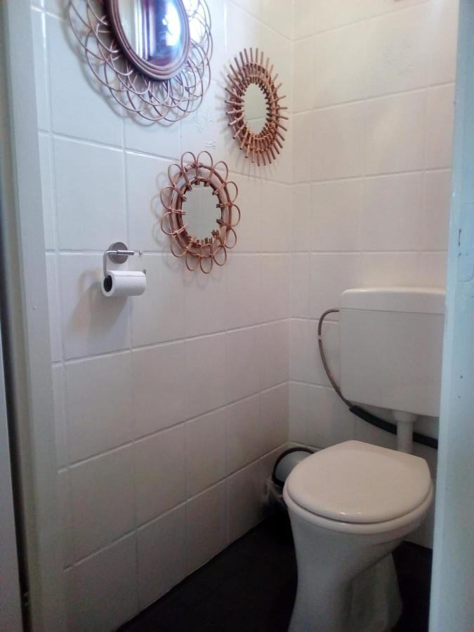 Het Dobbertje, charmant houten huisje Sint Maartensvlotbrug Buitenkant foto
