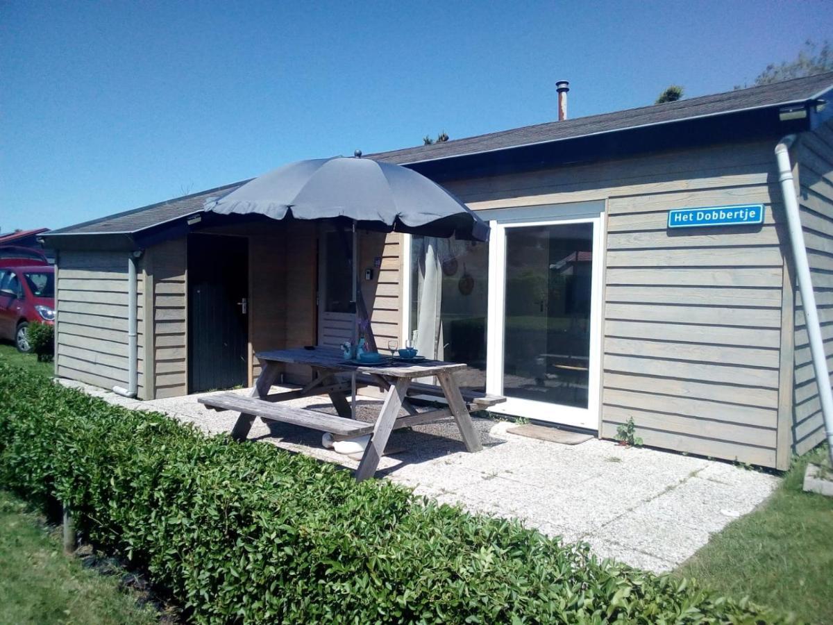 Het Dobbertje, charmant houten huisje Sint Maartensvlotbrug Buitenkant foto