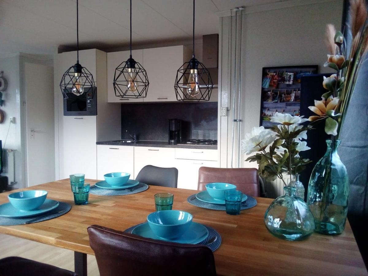 Het Dobbertje, charmant houten huisje Sint Maartensvlotbrug Buitenkant foto